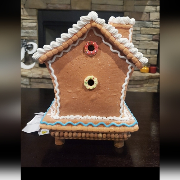 Pastel Cupcake and Gingerbread Man House-NWT - Picture 7 of 9